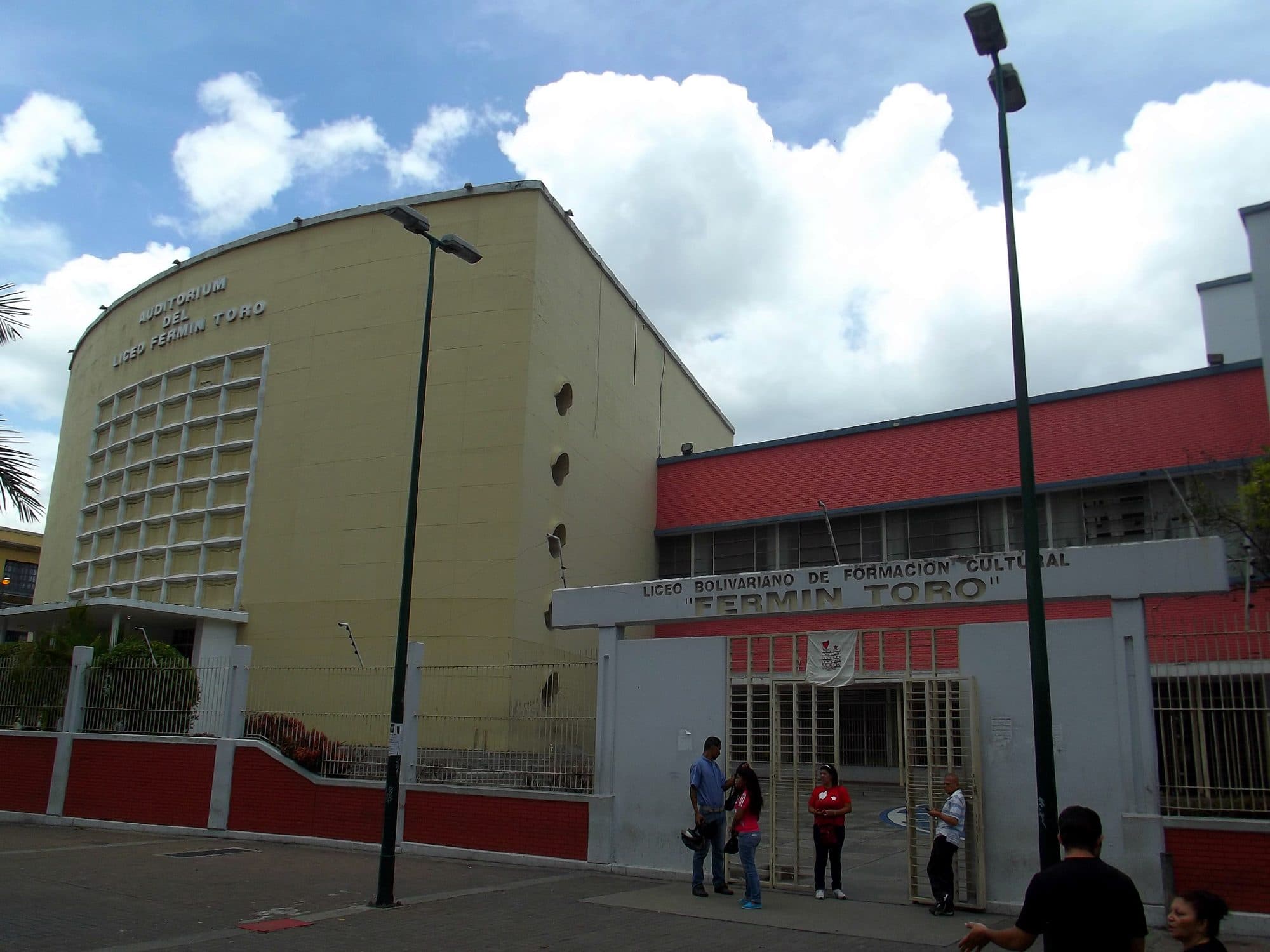 Curved auditorium volume and entrance gate of the Liceo Fermín Toro in Caracas