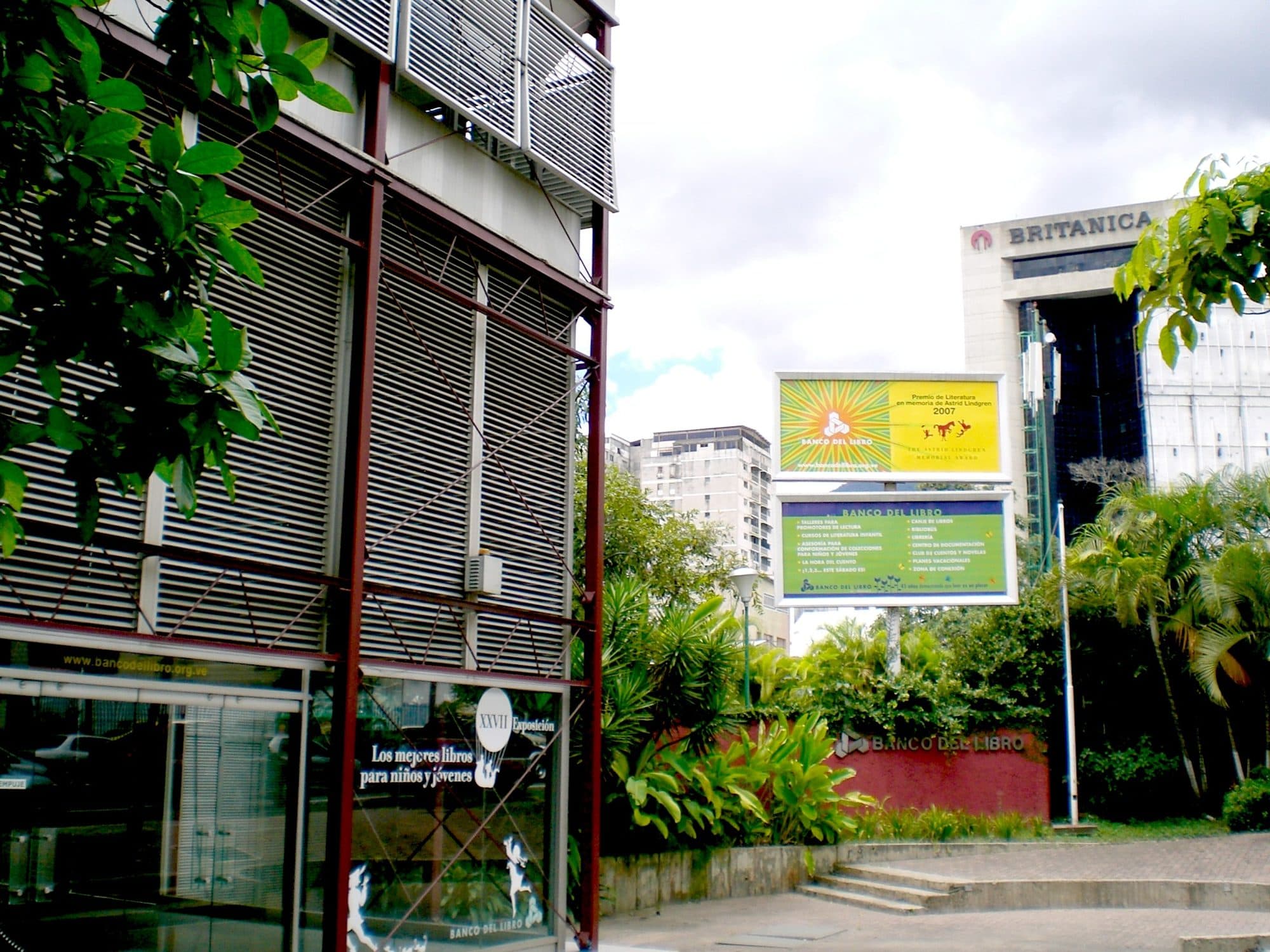 Corner of the Banco del Libro building in Altamira, Caracas, with its red steel frame and white louvred façade