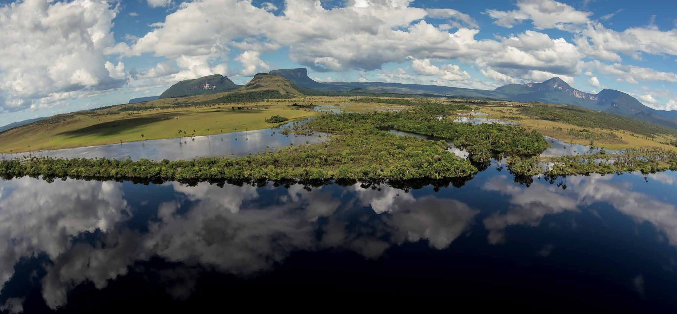 Savanna, river and tepuis mirrored in the clouds